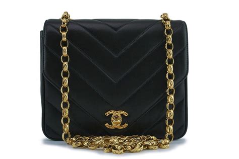 chanel classic flap bag gold chain